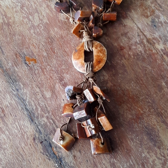 BONE PENDANT NECKLACE - Picture 3 of 7